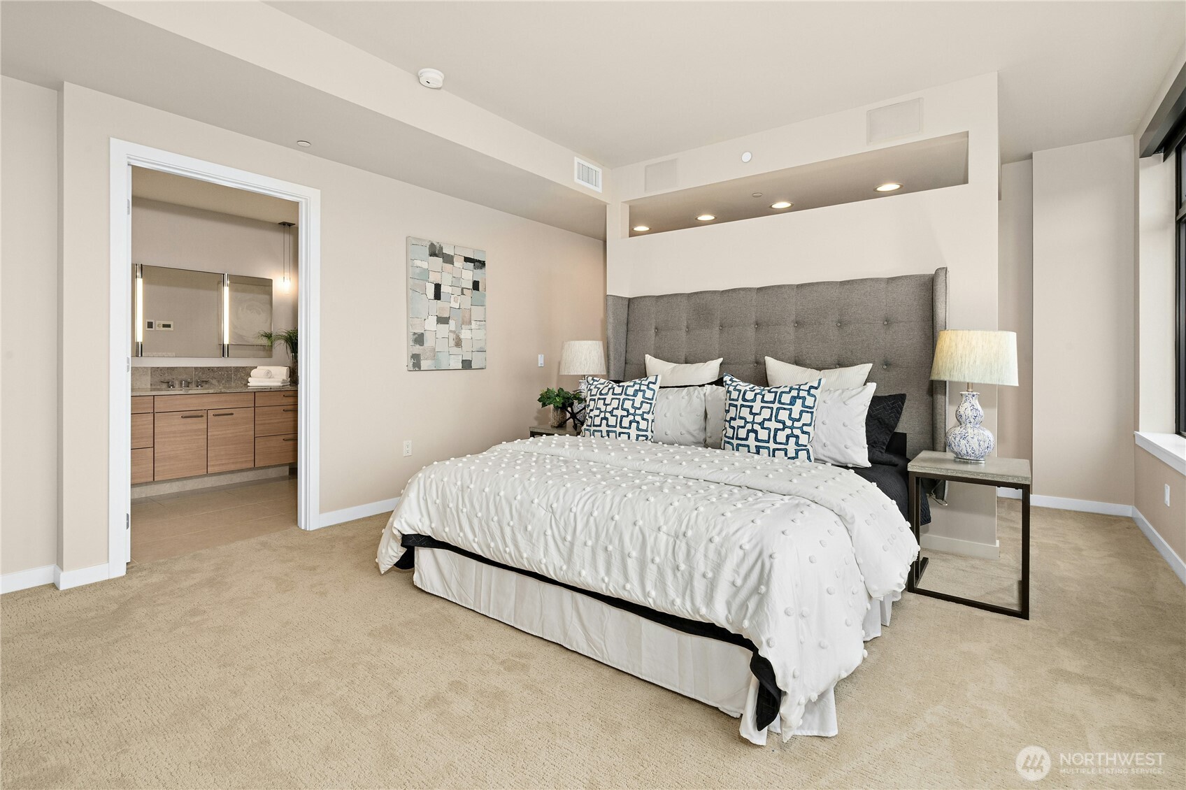 10000 Main Street Unit: #605