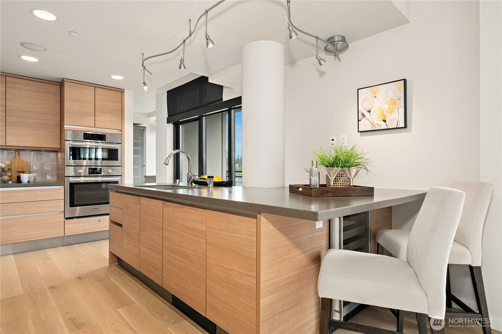 10000 Main Street Unit: #605