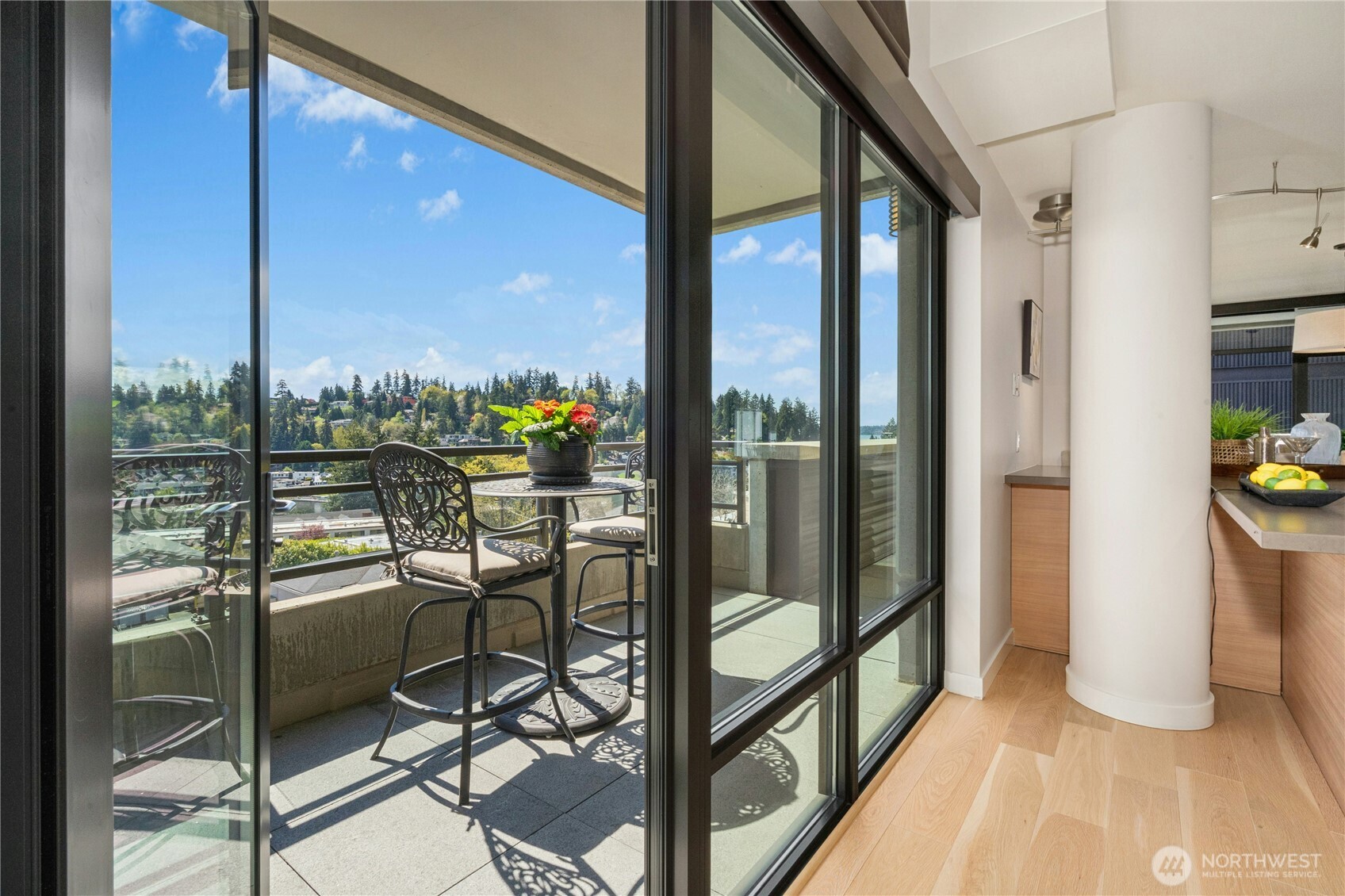 10000 Main Street Unit: #605