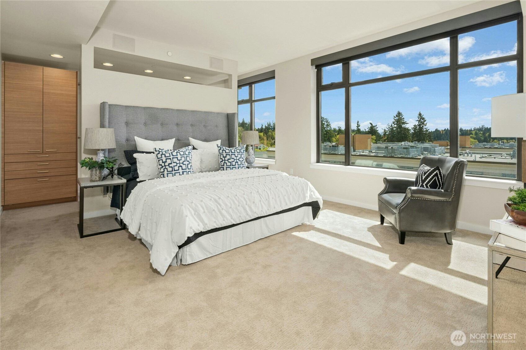 10000 Main Street Unit: #605