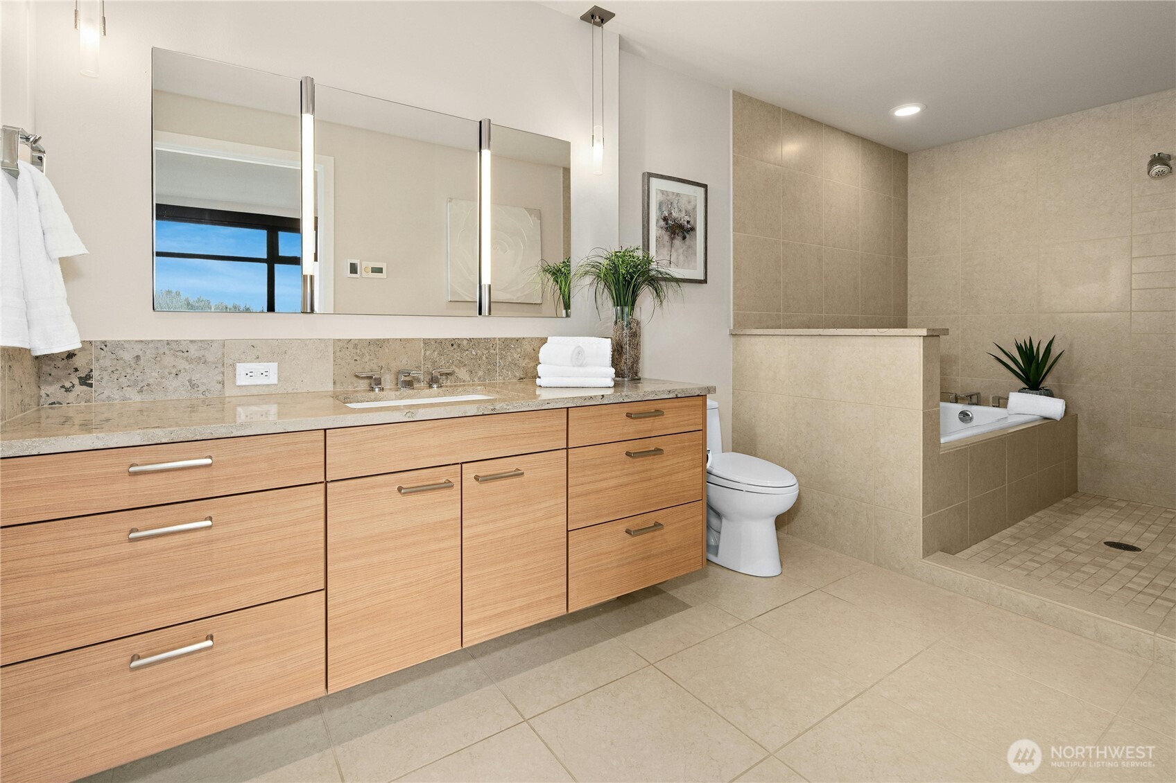 10000 Main Street Unit: #605