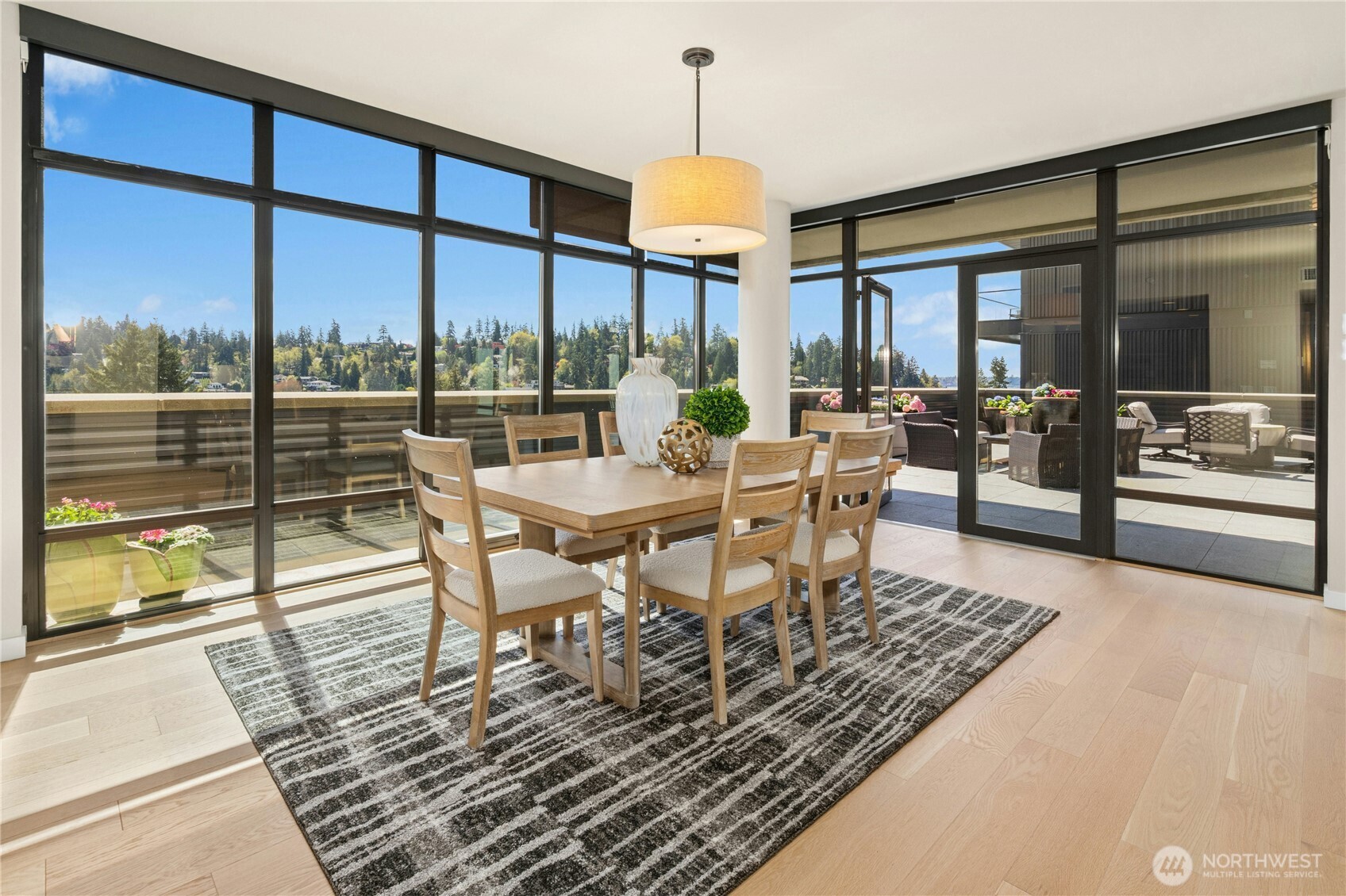 10000 Main Street Unit: #605