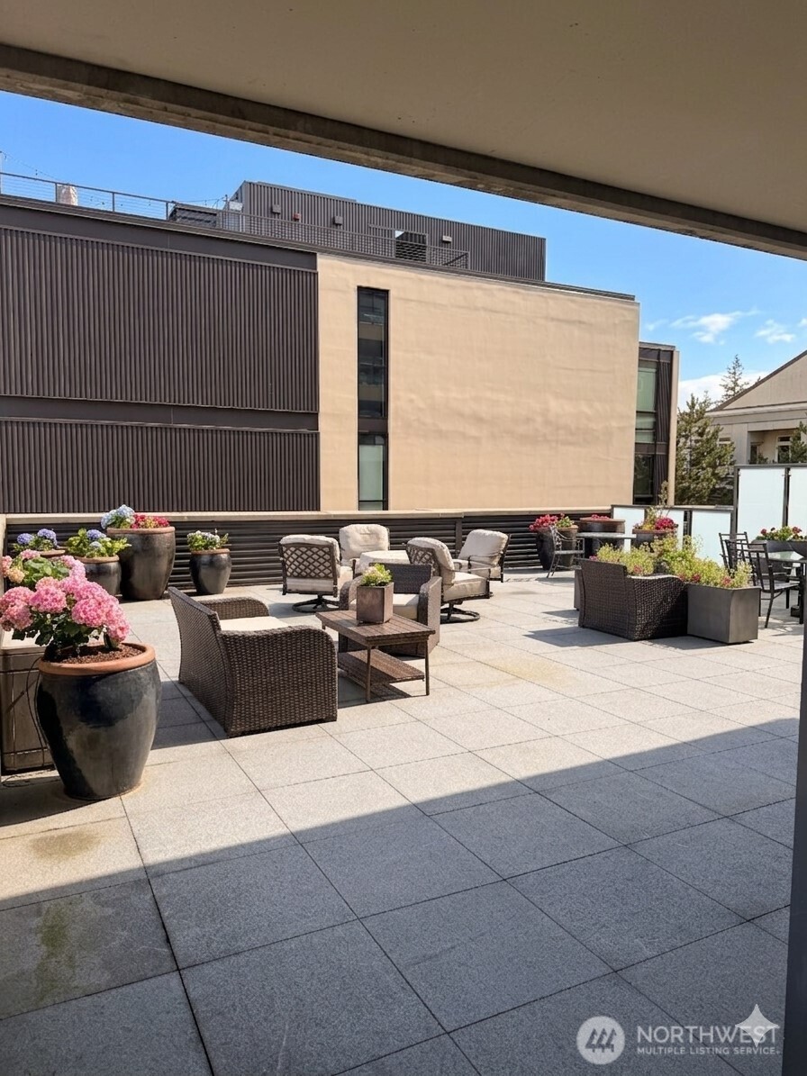 10000 Main Street Unit: #605