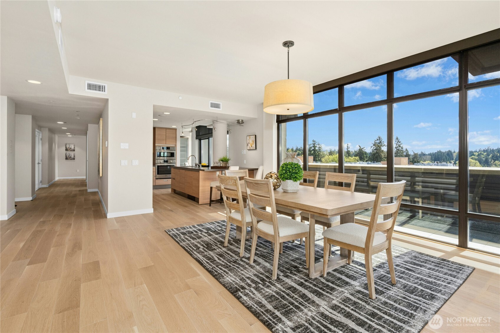 10000 Main Street Unit: #605