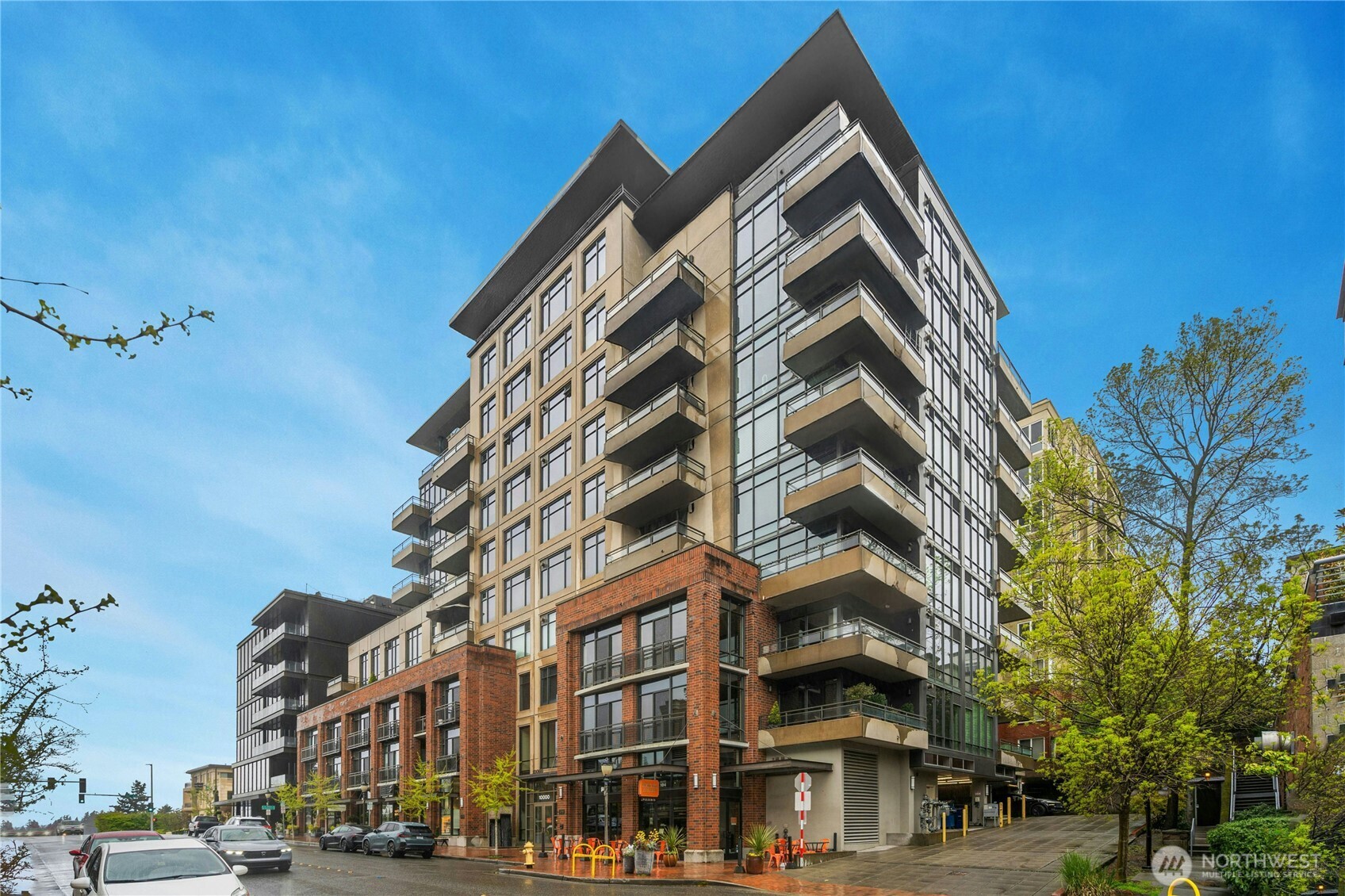 10000 Main Street Unit: #605