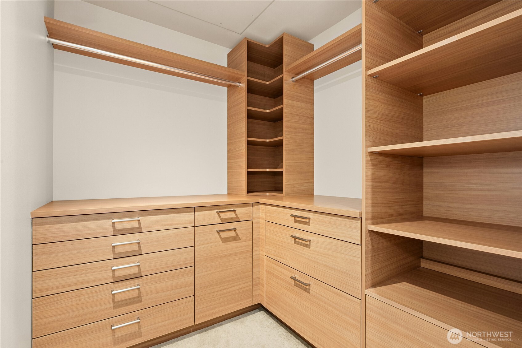 10000 Main Street Unit: #605