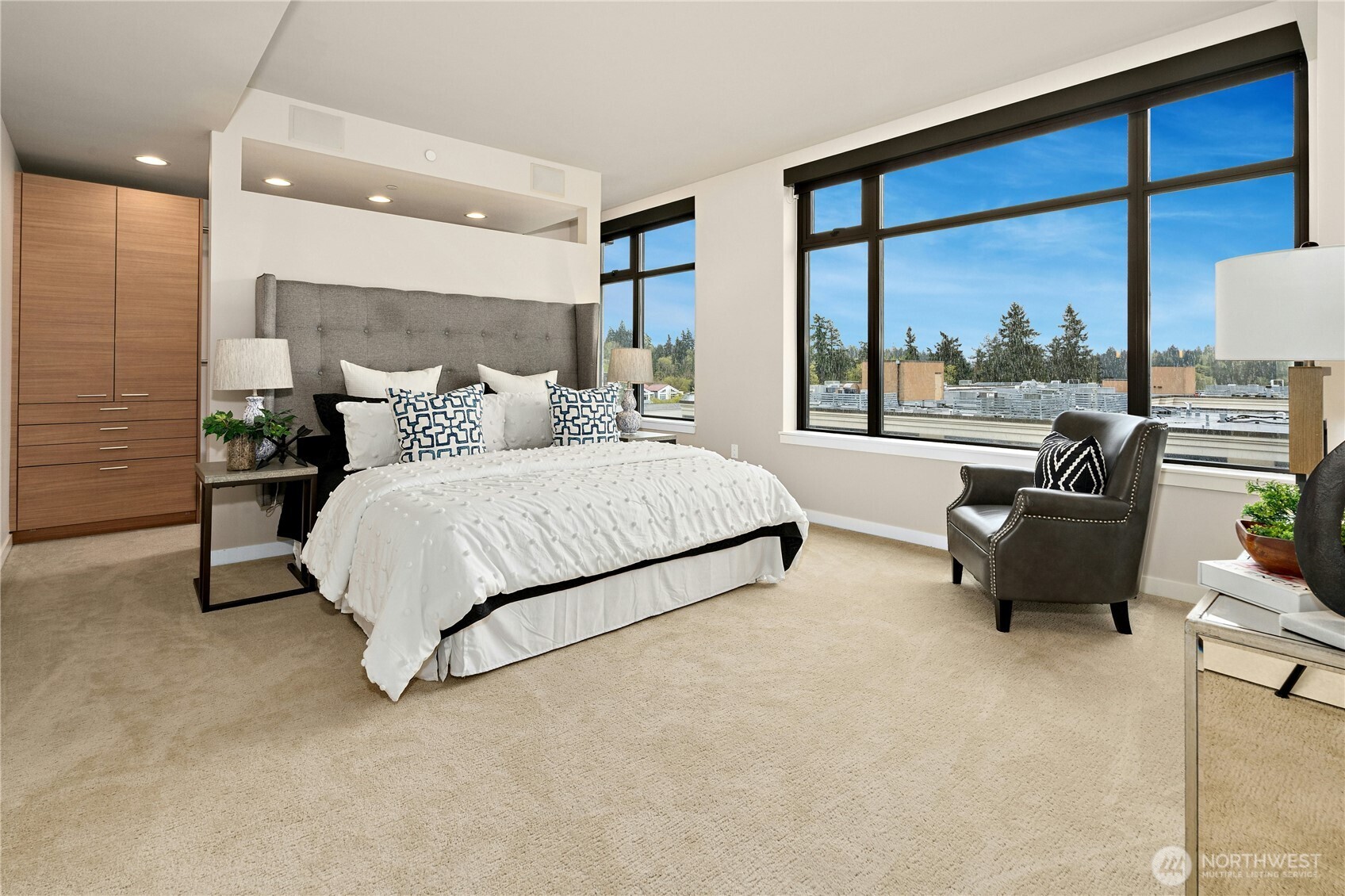 10000 Main Street Unit: #605