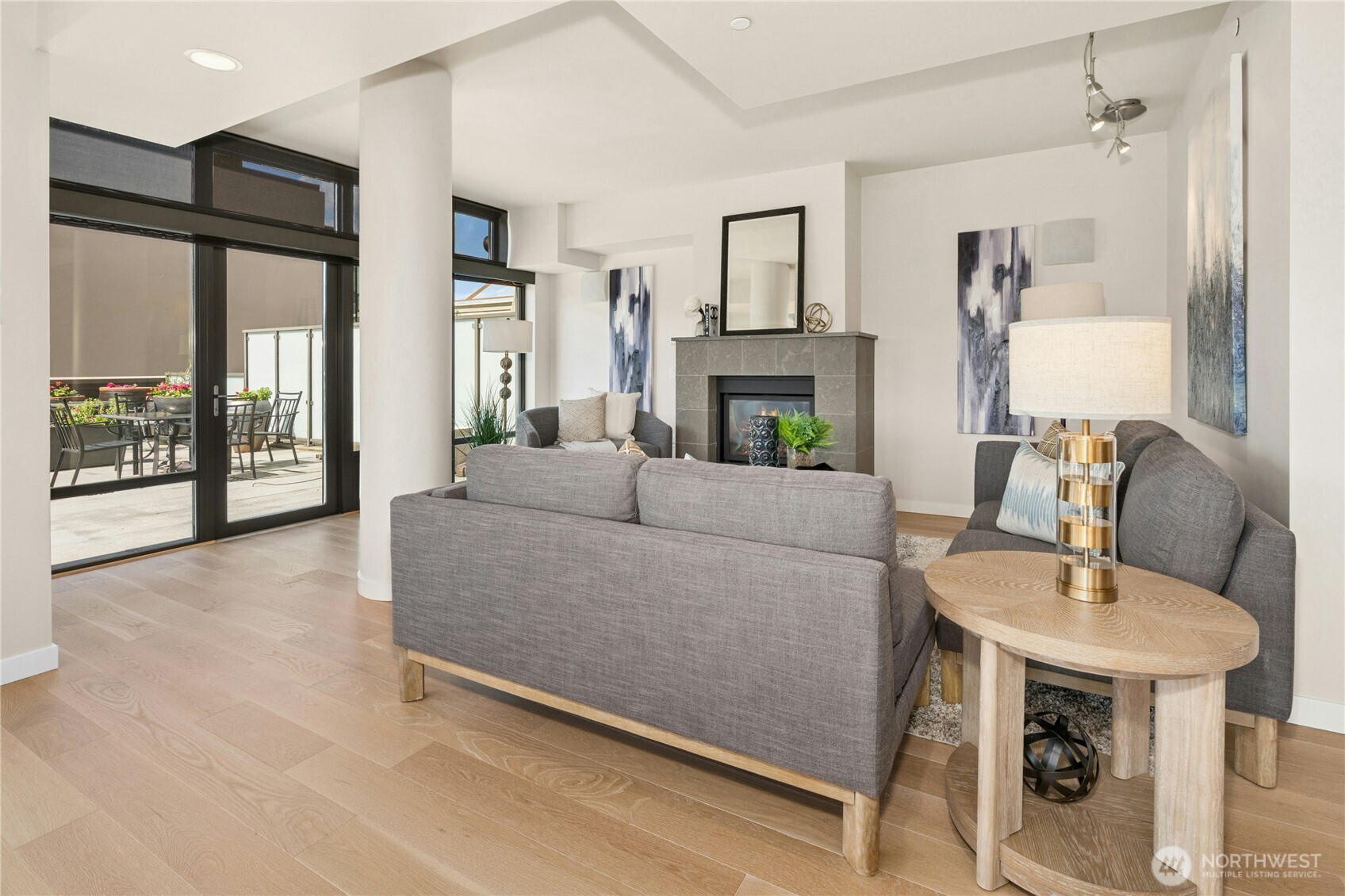 10000 Main Street Unit: #605