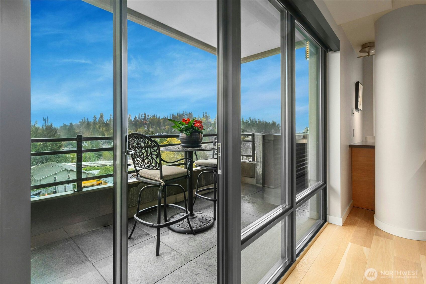 10000 Main Street Unit: #605