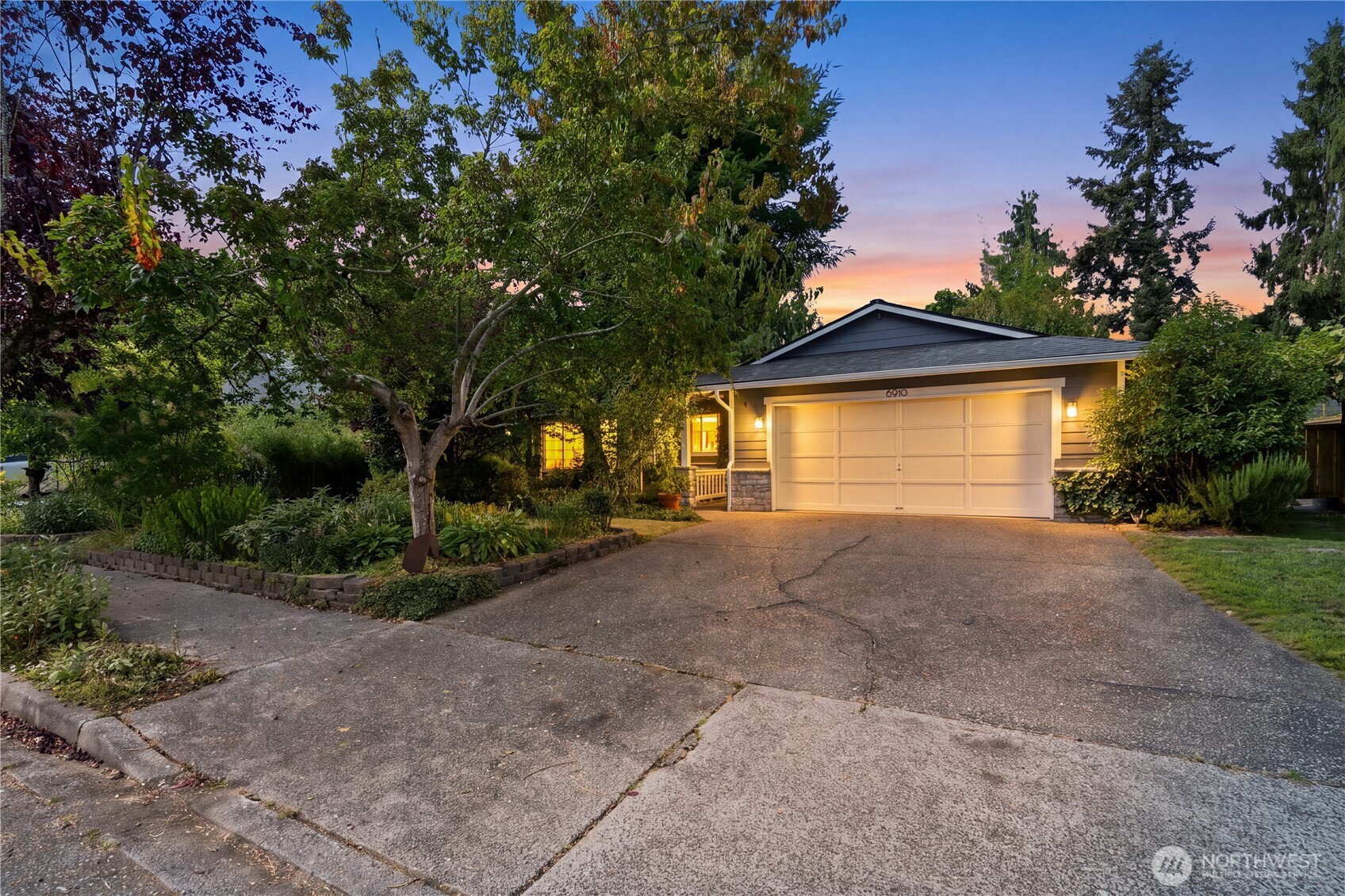 6910 62nd Drive NE
