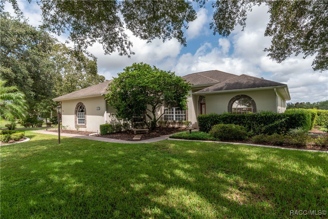 61 E Falconry Court