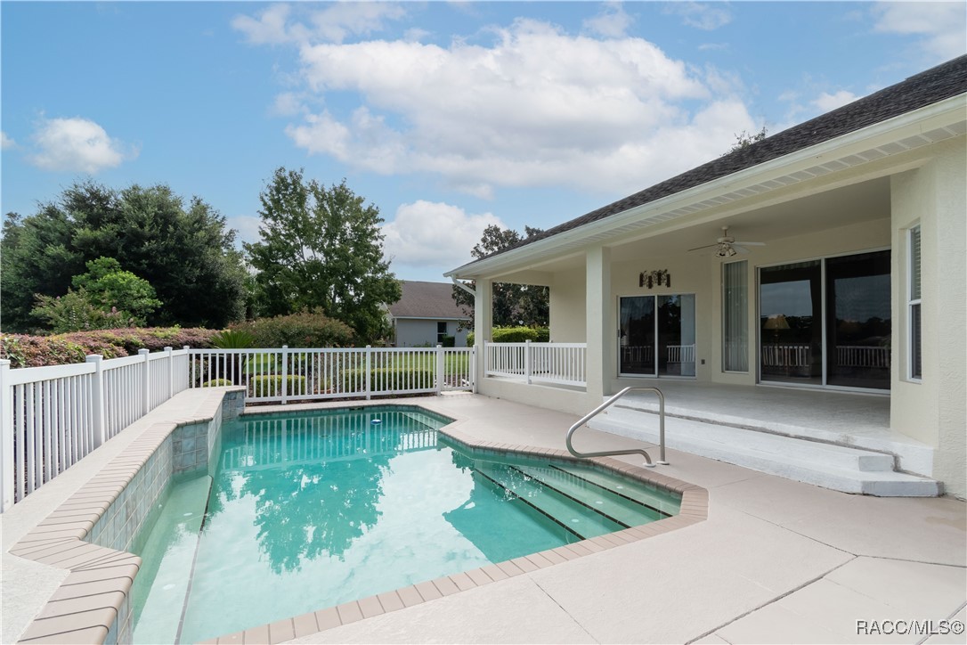 61 E Falconry Court
