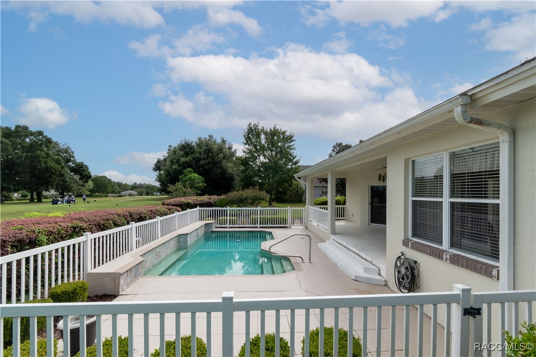 61 E Falconry Court