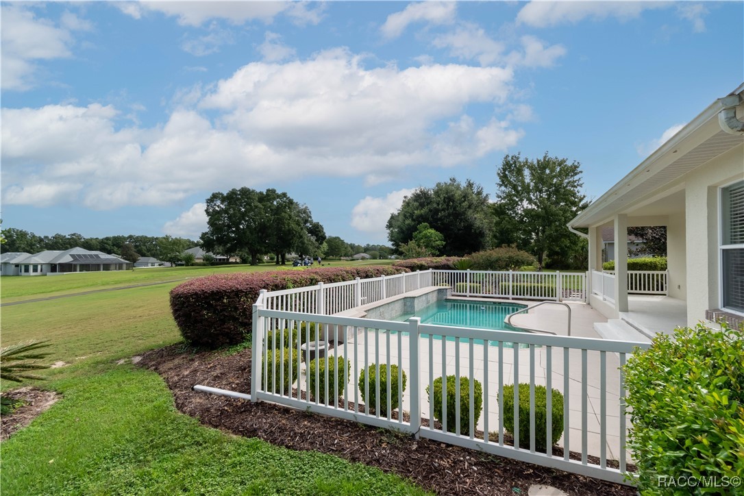 61 E Falconry Court