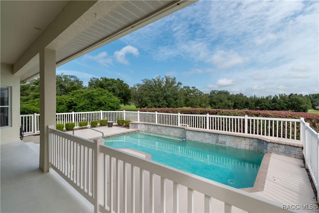 61 E Falconry Court
