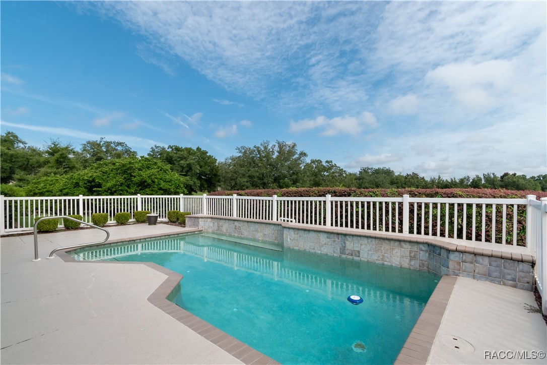 61 E Falconry Court