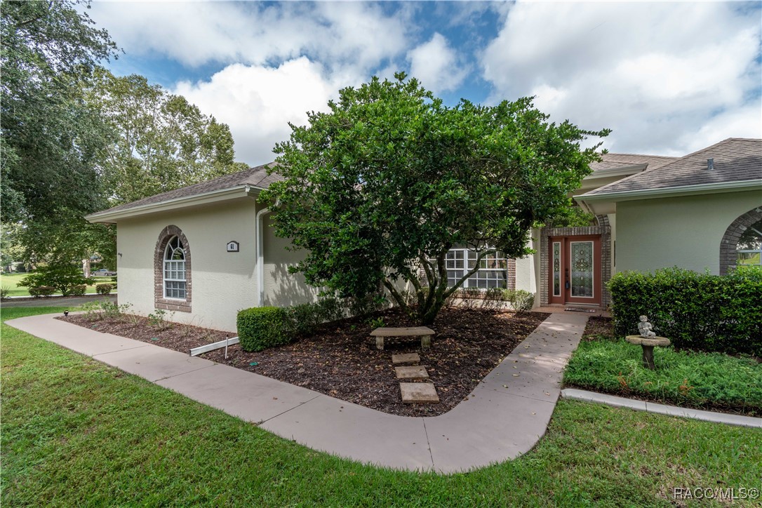 61 E Falconry Court