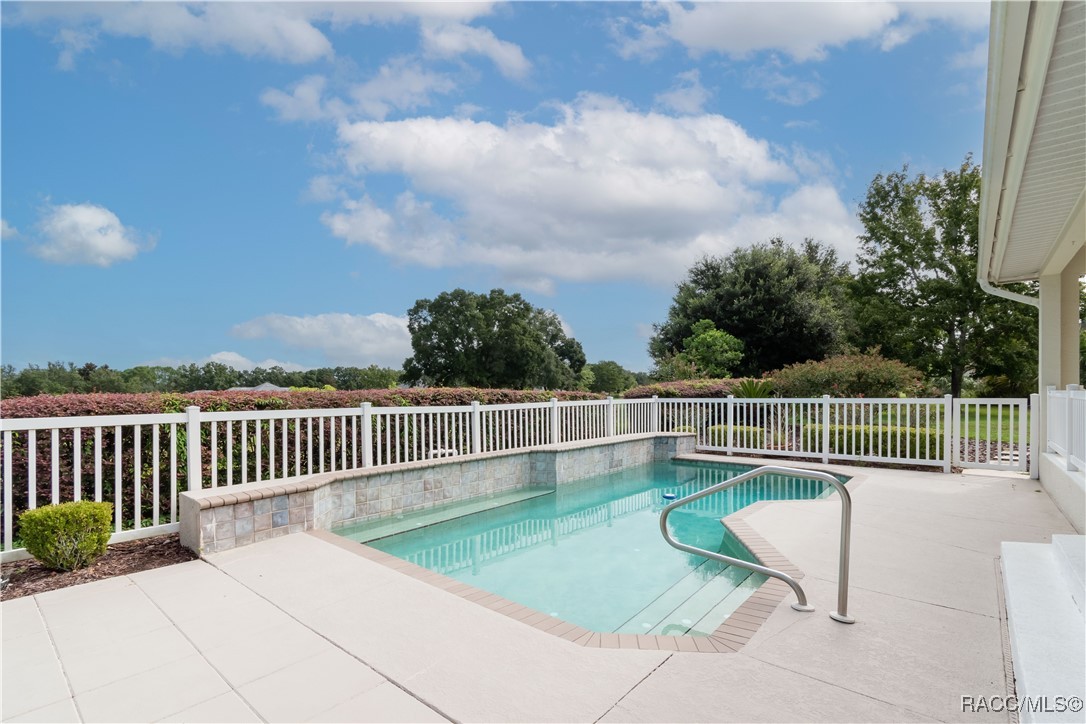 61 E Falconry Court
