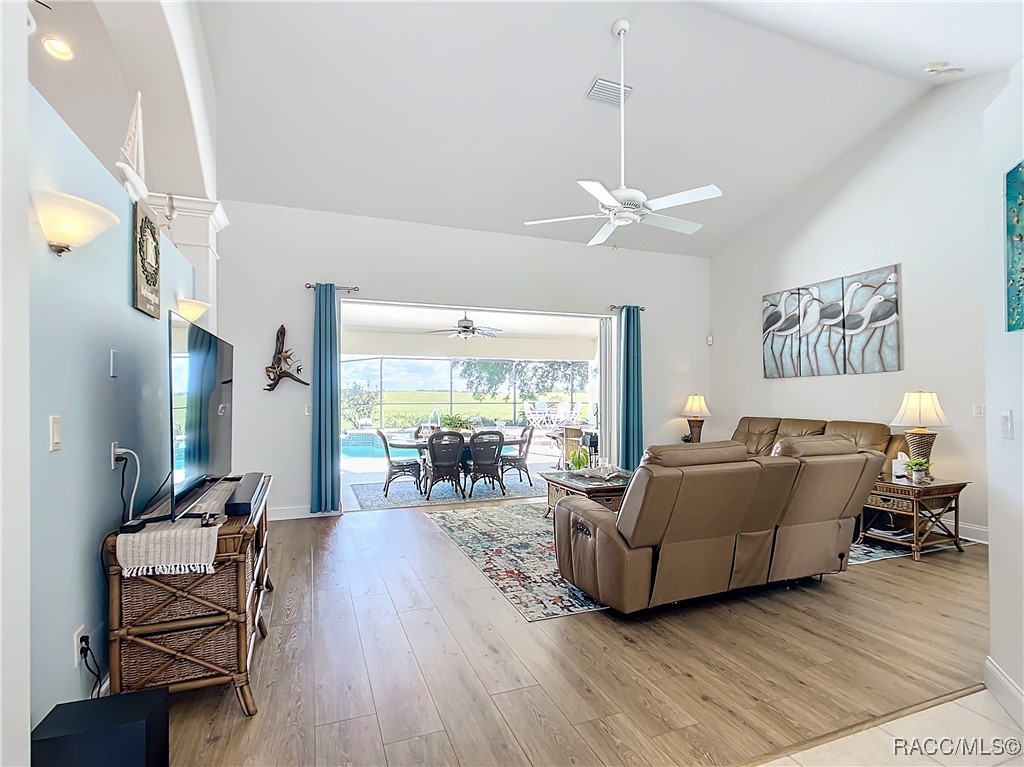 1309 N Foxrun Terrace