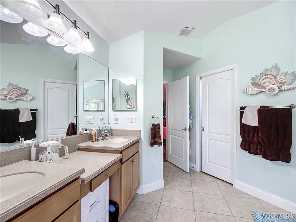 1309 N Foxrun Terrace