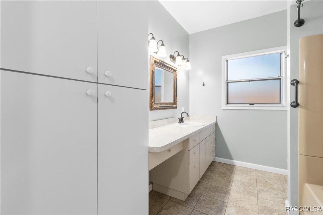 6722 S Merleing Loop