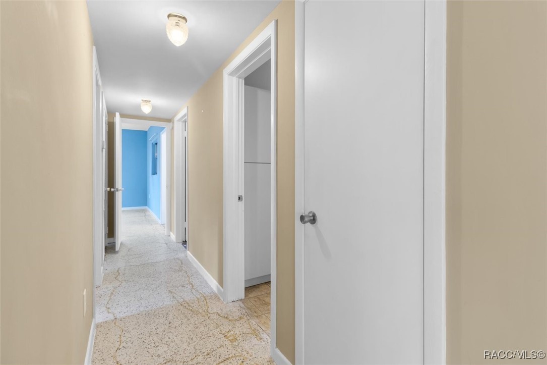 6722 S Merleing Loop