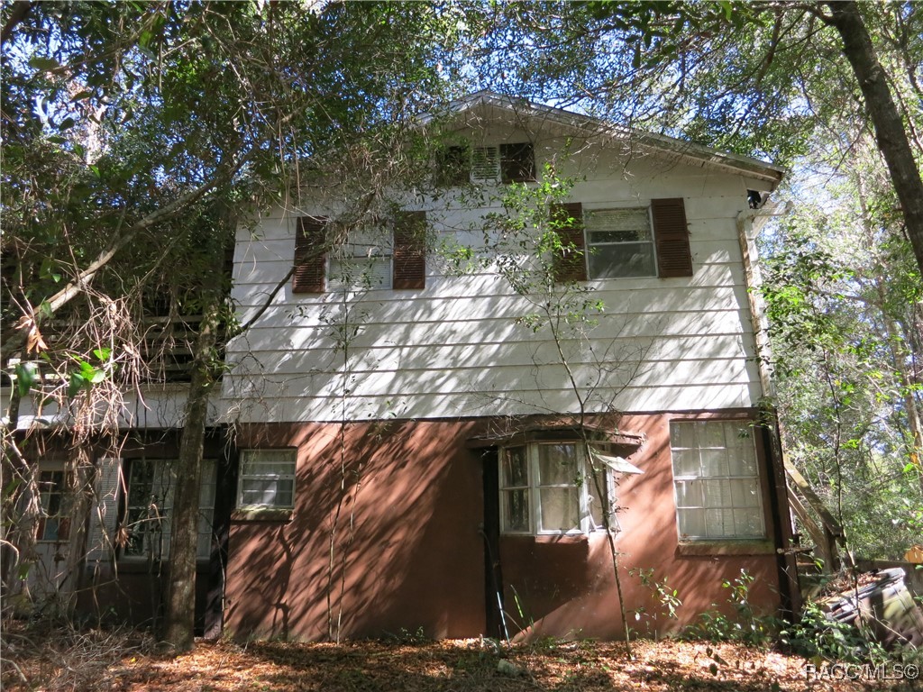 2590 N Donovan Avenue