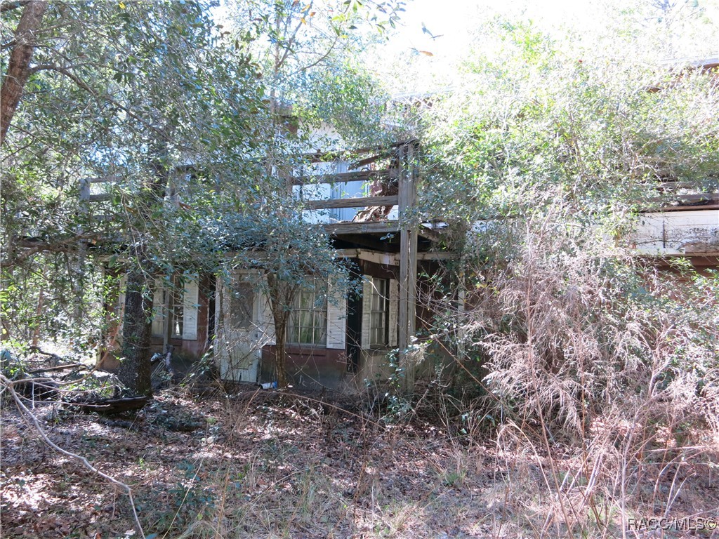 2590 N Donovan Avenue