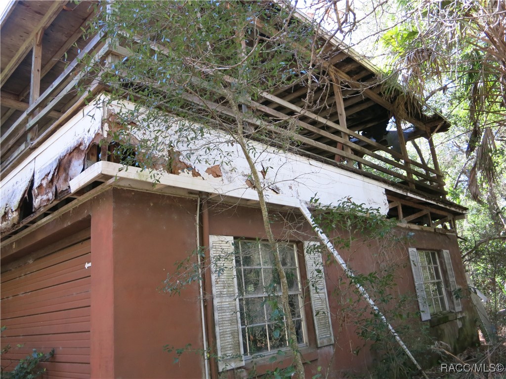 2590 N Donovan Avenue