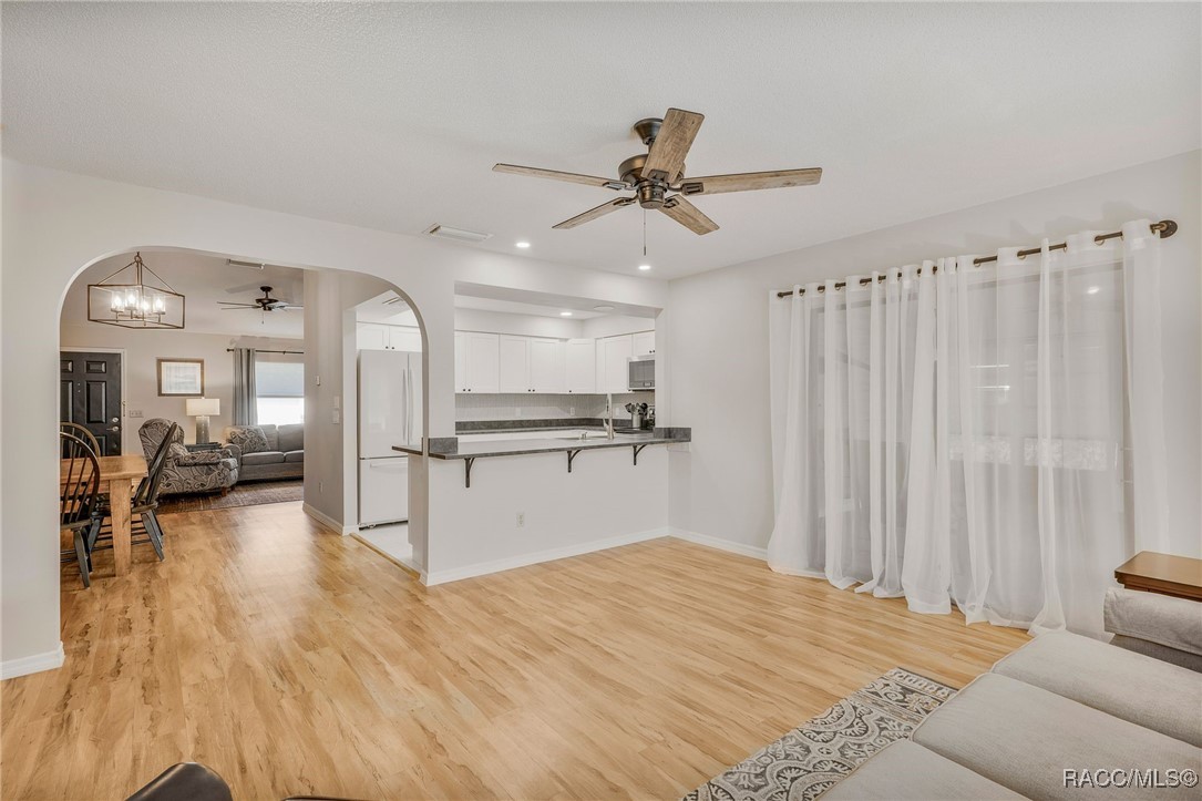 1400 E Silver Thorn Loop