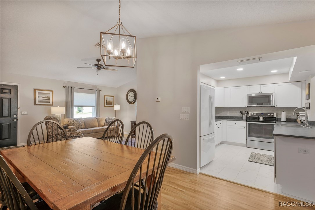 1400 E Silver Thorn Loop