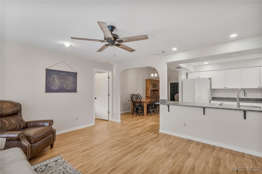 1400 E Silver Thorn Loop