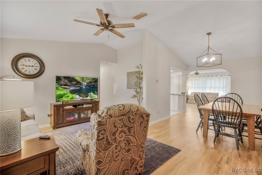 1400 E Silver Thorn Loop