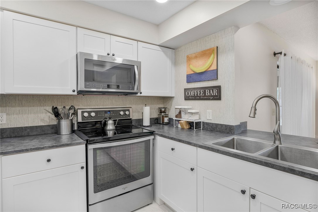 1400 E Silver Thorn Loop