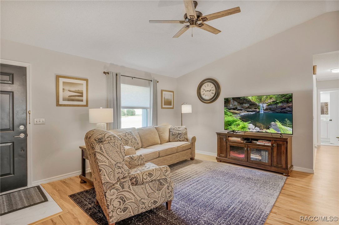 1400 E Silver Thorn Loop
