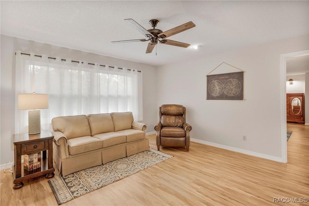 1400 E Silver Thorn Loop