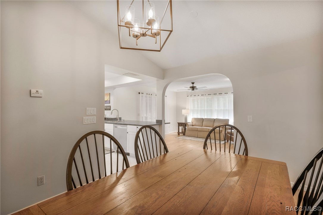 1400 E Silver Thorn Loop