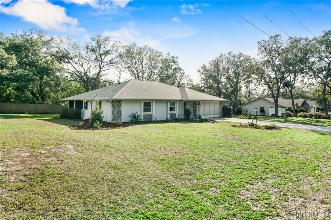 1400 E Silver Thorn Loop