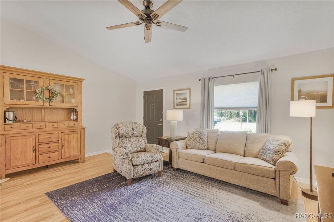1400 E Silver Thorn Loop