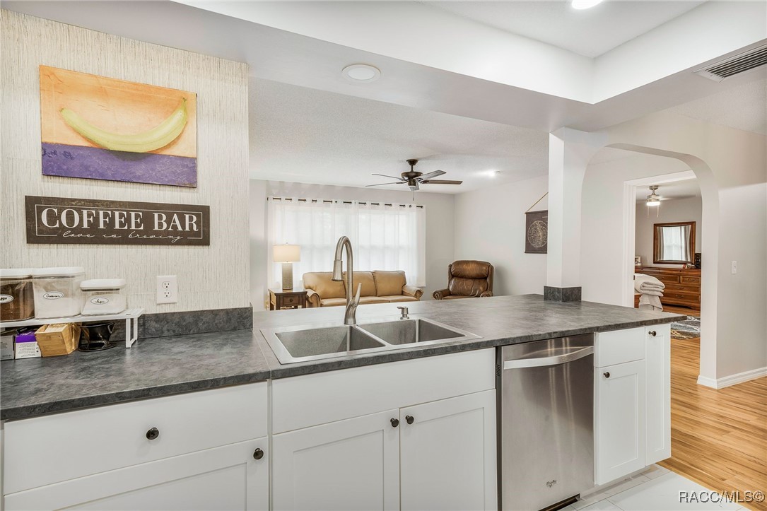 1400 E Silver Thorn Loop