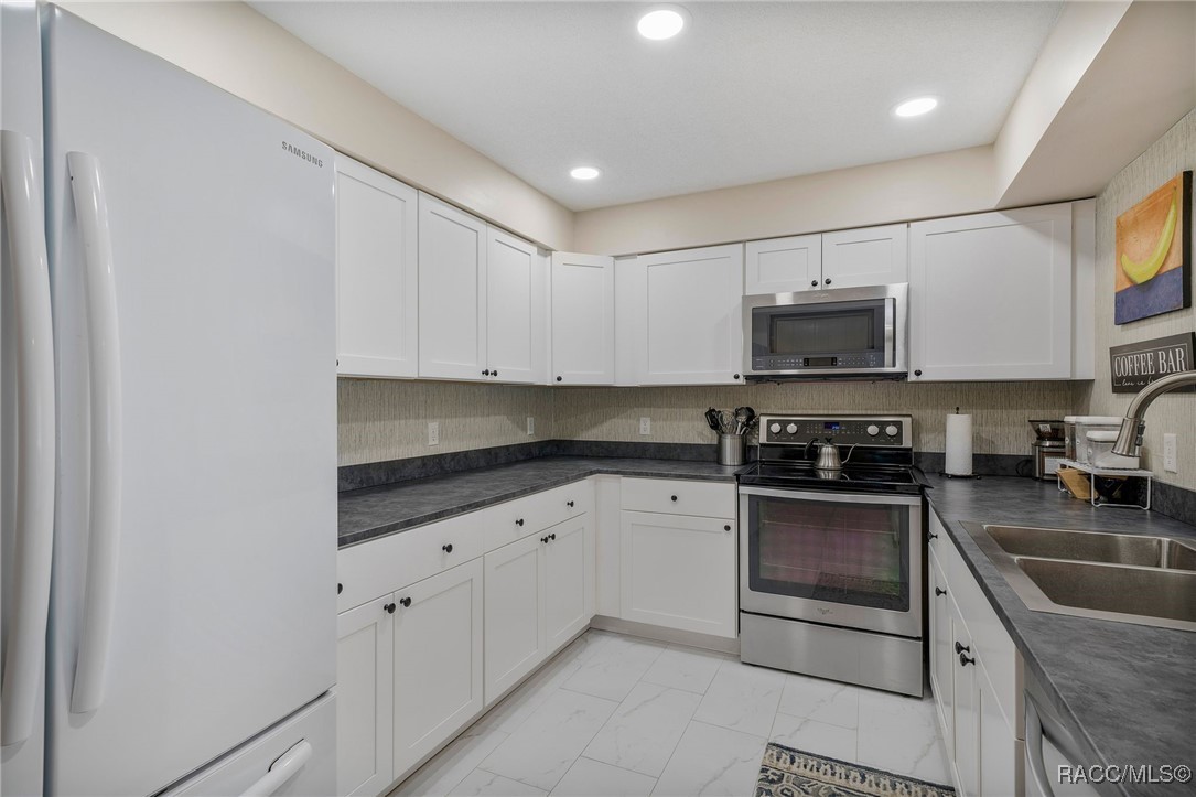 1400 E Silver Thorn Loop