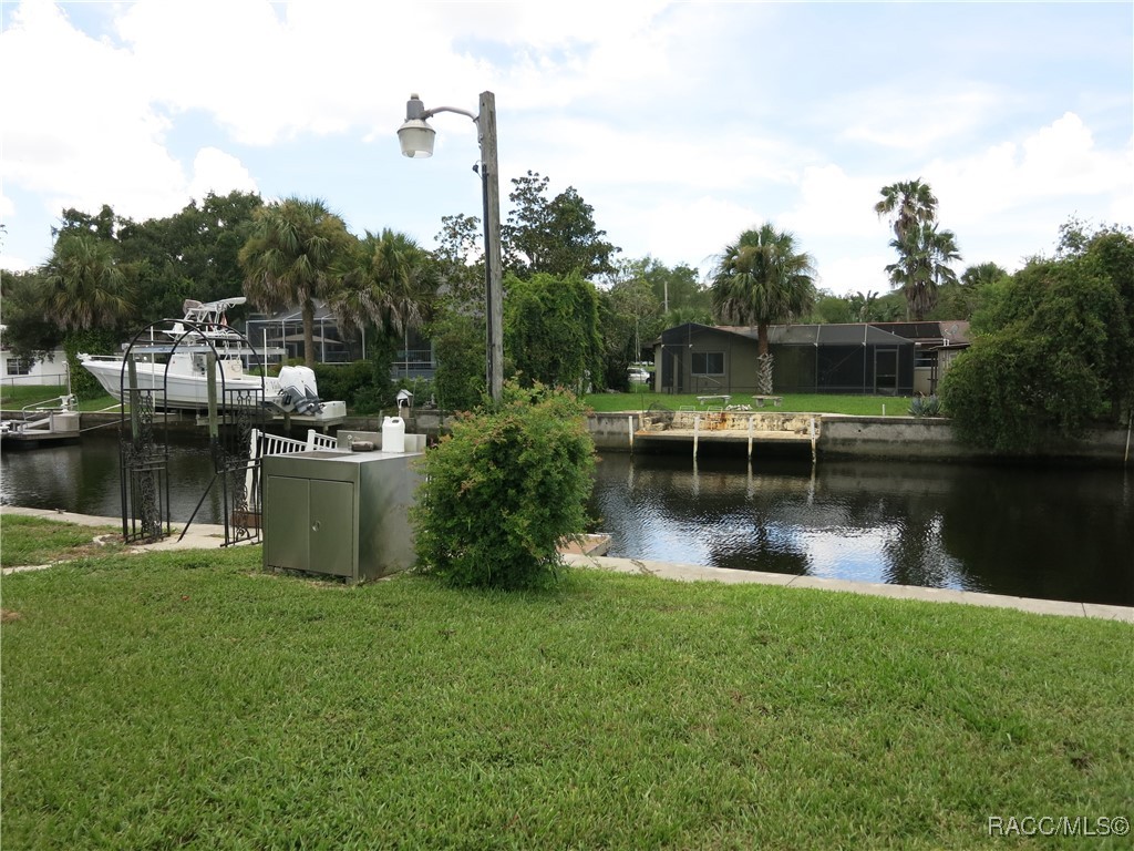 3896 N Seminole Point