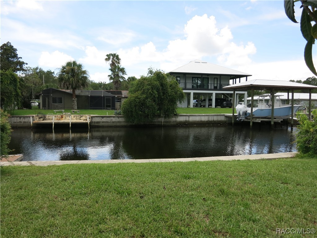 3896 N Seminole Point