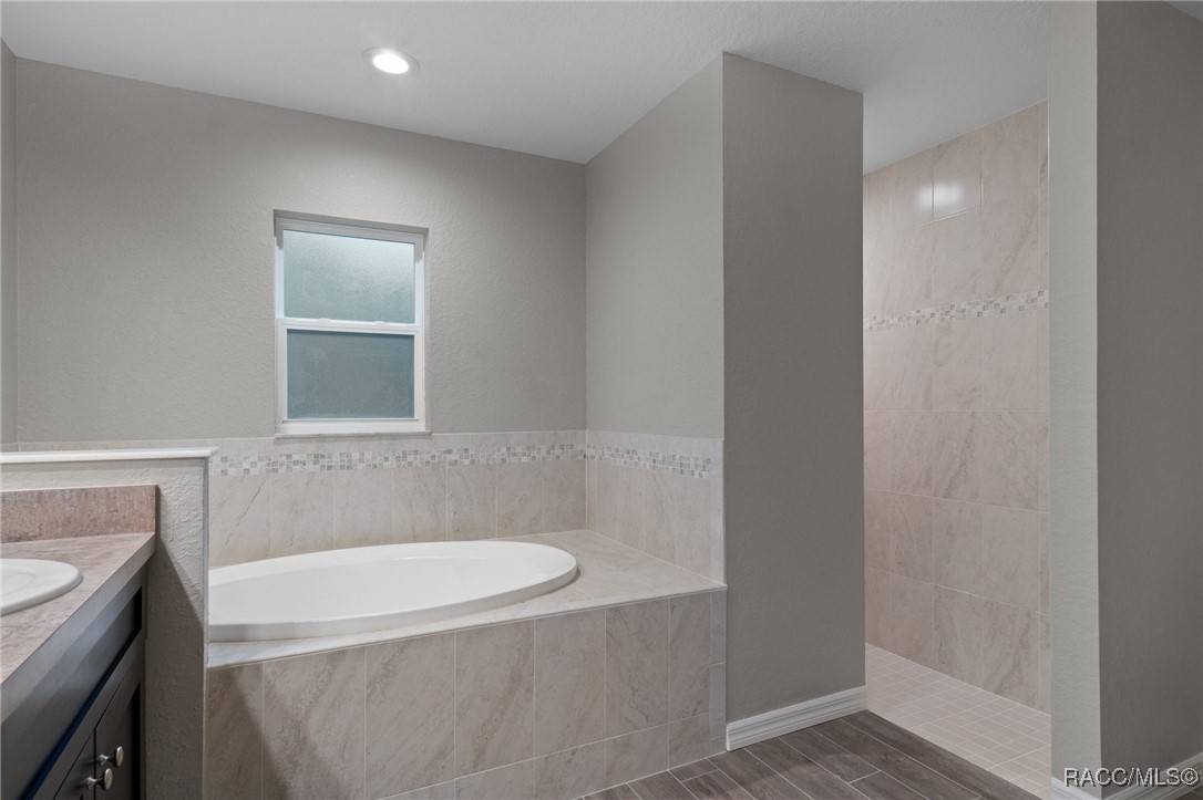 4 Palm Grass Court