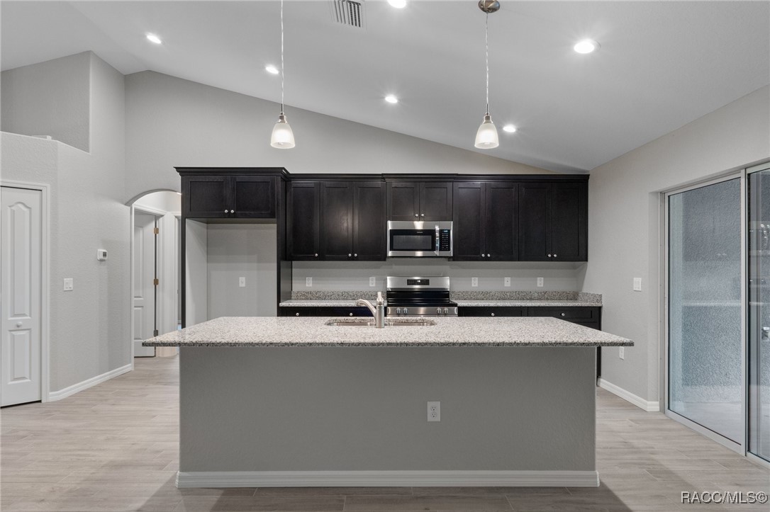 4 Palm Grass Court