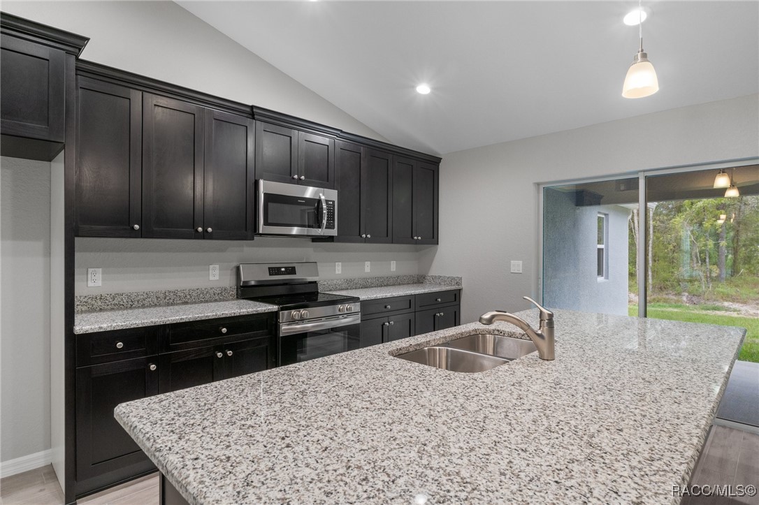 4 Palm Grass Court