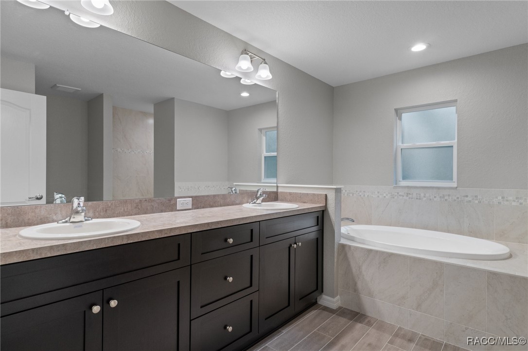 4 Palm Grass Court
