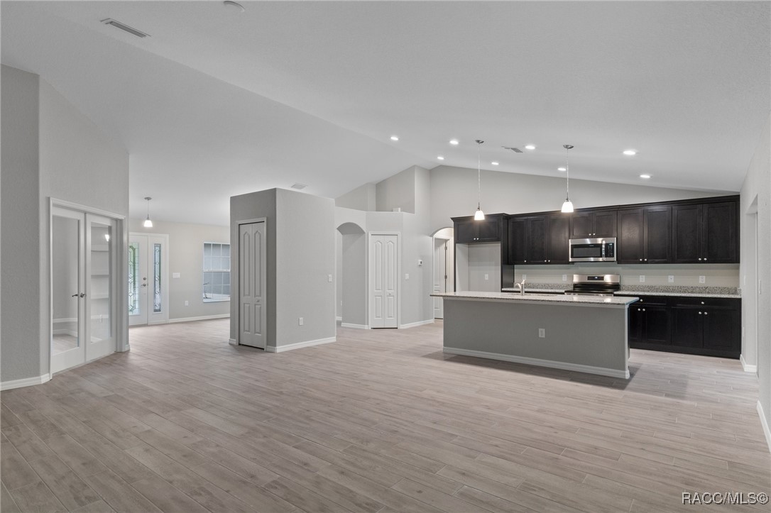 4 Palm Grass Court