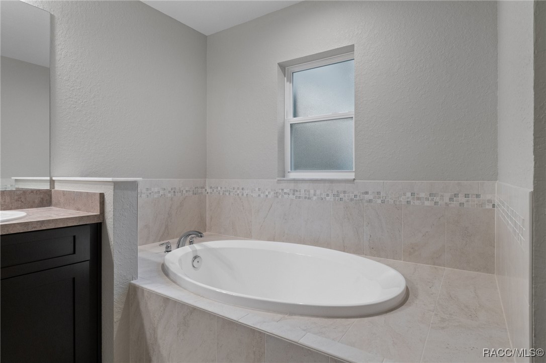 4 Palm Grass Court