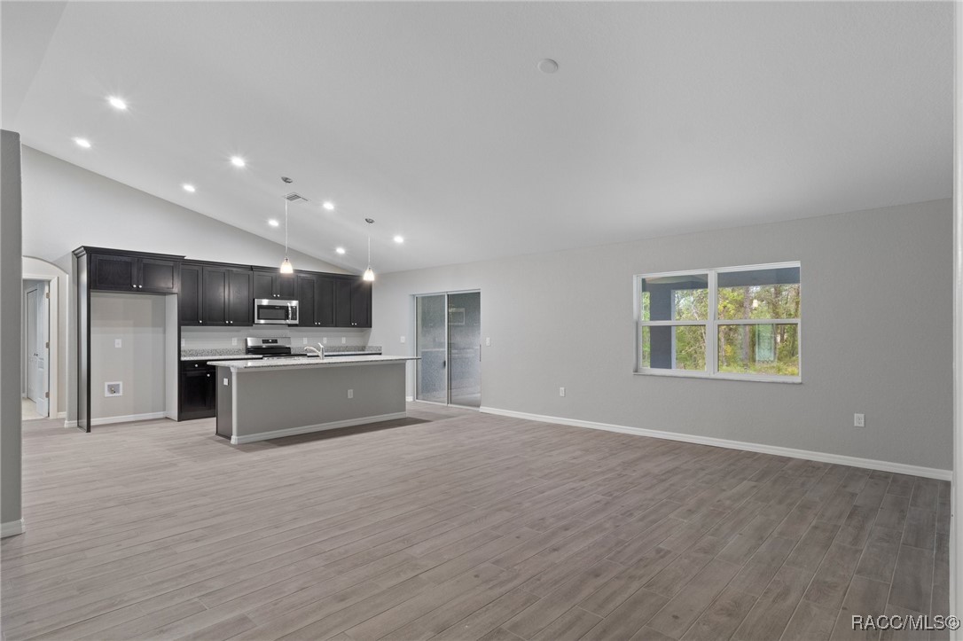 4 Palm Grass Court